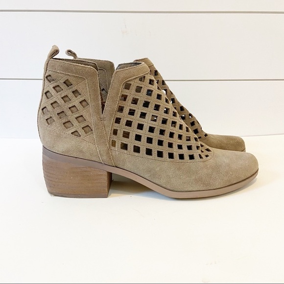 Crown Vintage Laser Cut out Tan Booties size 10 - Picture 1 of 13